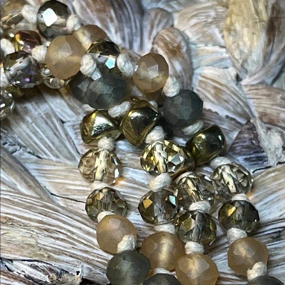 Elegant Beaded Bracelet‎ with Gold Accents